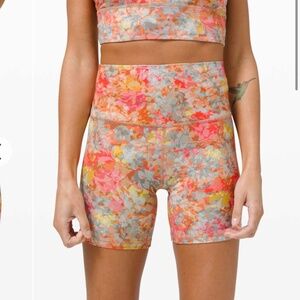 Lululemon Align Shorts 6” Size 8 - Inflorescence Multi